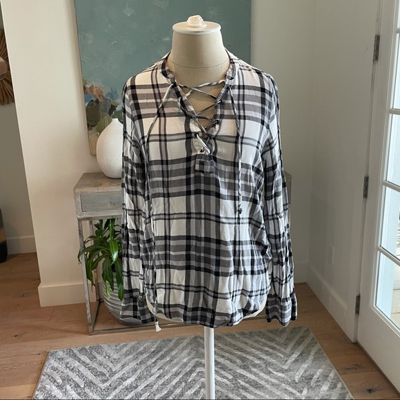 Aeropostale Tops - Aeropostale B&W Plaid Lace Up XS